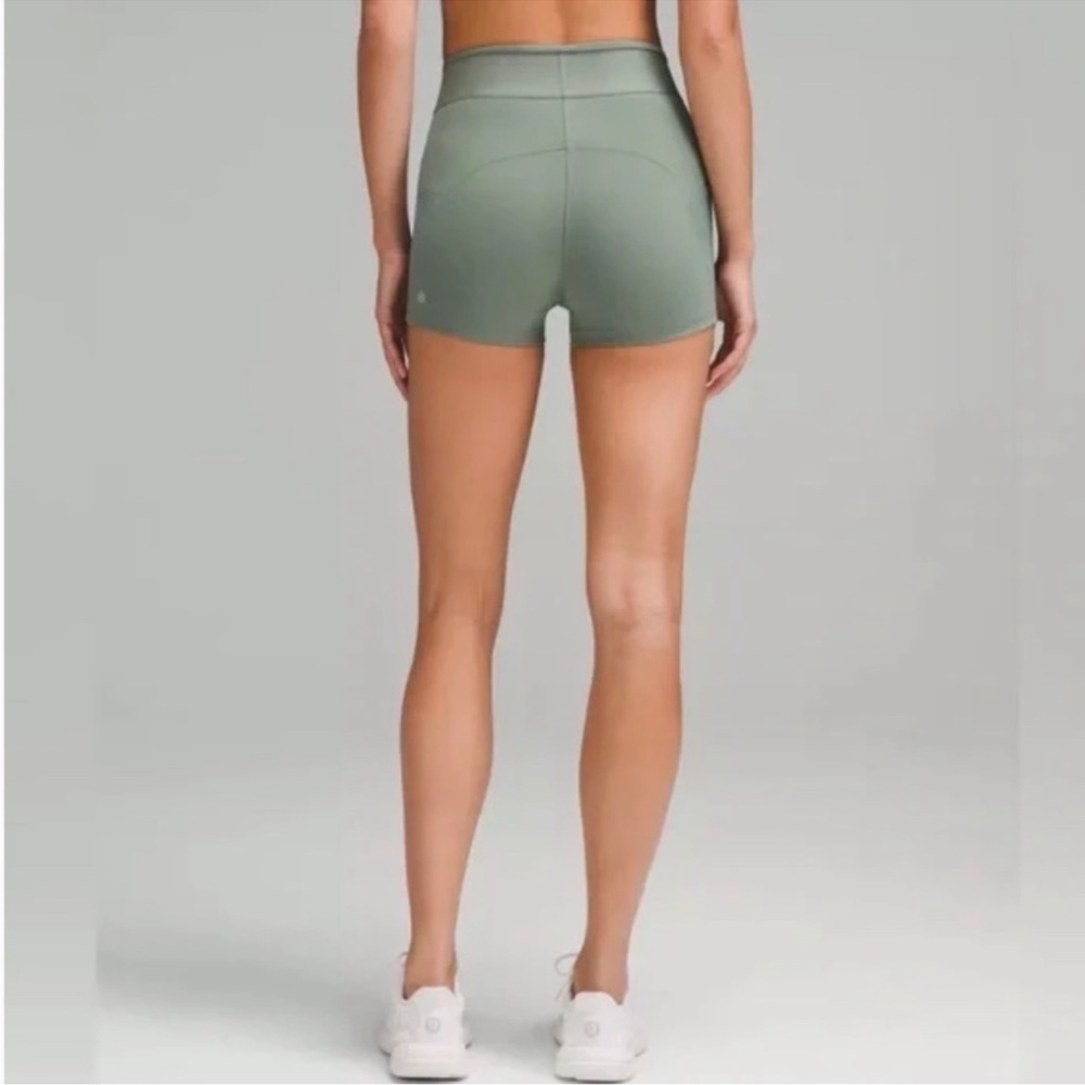 NWT lululemon license to Tain HR short 2” Logo size 8 - Picture 8 of 9